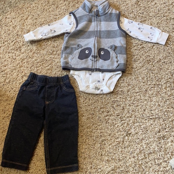 BNWOT/LIKE NEW 3-piece baby boy Carter’s raccoon vest/bodysuit/pants set 12M - Picture 1 of 5